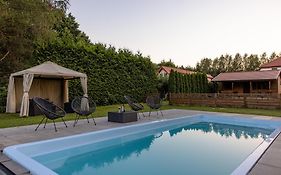 Gospodarstwo Agroturystyczne z BASENEM&SPA i Alpakami